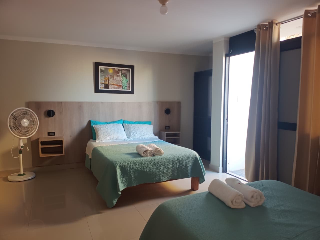 Habitación Doble Estándar — una cama grande y una simple